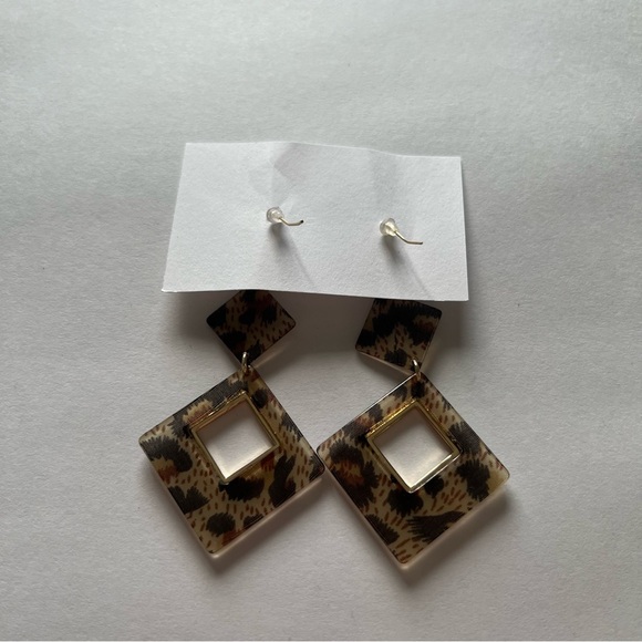 3/$15 or 4/$20 Plunder Design Leopard Earrings - Picture 2 of 3